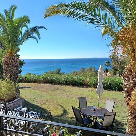 Nerissa Bungalow 2, Two Bedroom House With Sea View Esparta Exterior foto