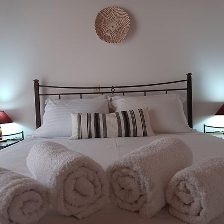 Nerissa Bungalow 2, Two Bedroom House With Sea View Esparta Exterior foto