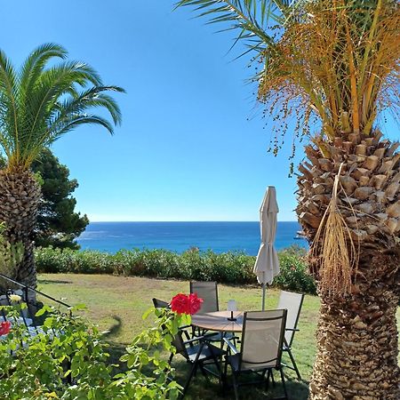 Nerissa Bungalow 2, Two Bedroom House With Sea View Esparta Exterior foto