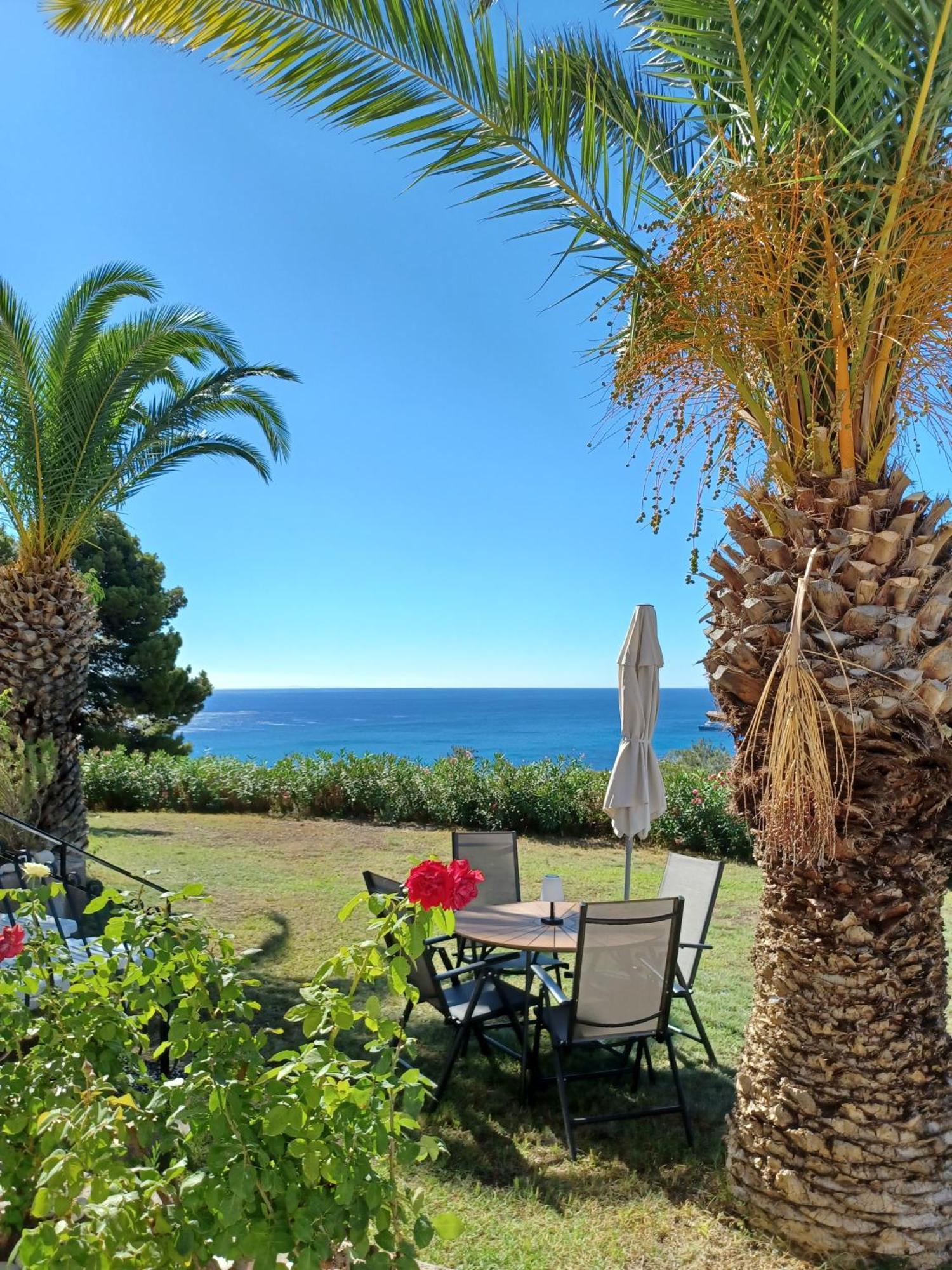 Nerissa Bungalow 2, Two Bedroom House With Sea View Esparta Exterior foto
