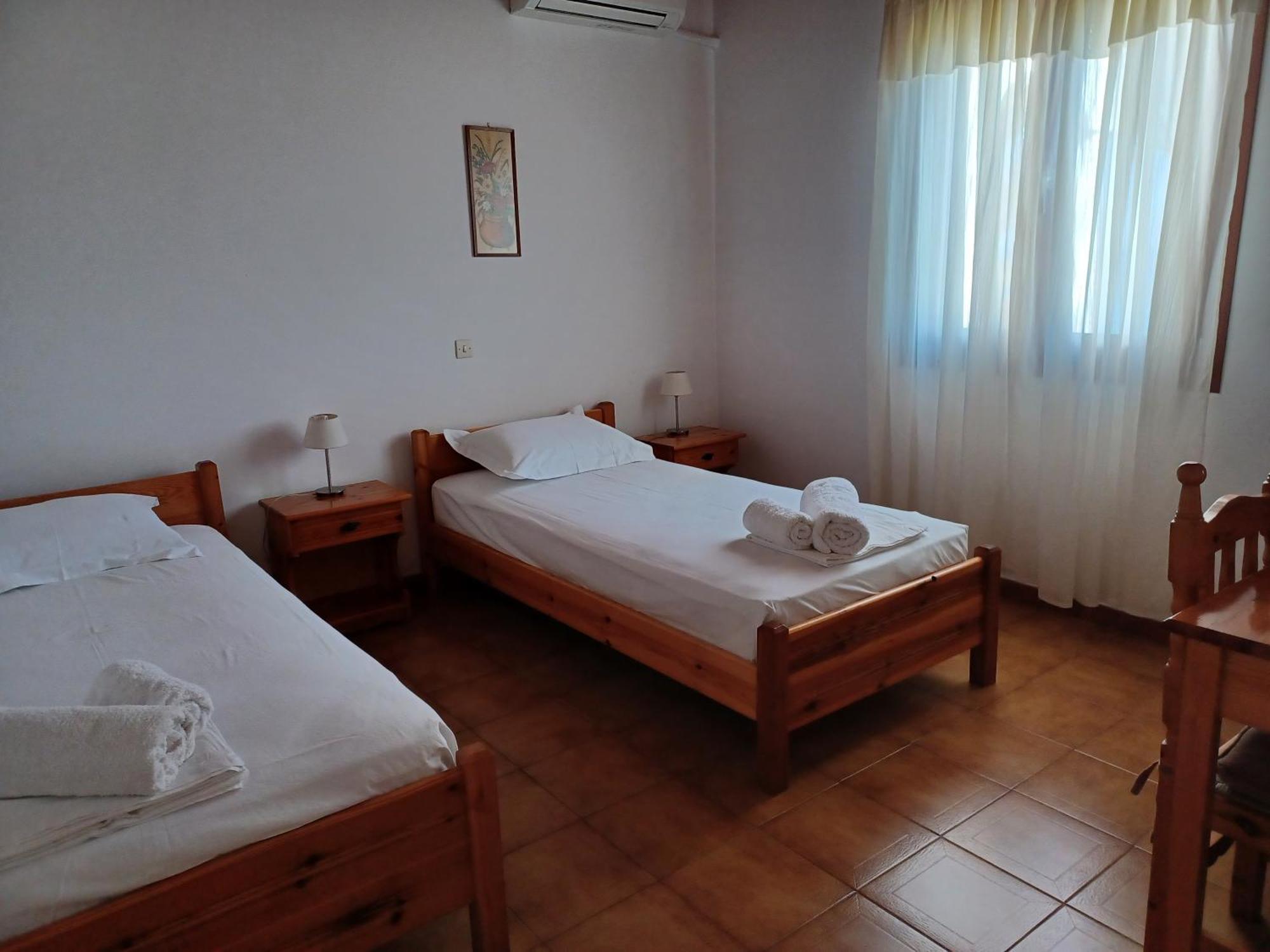 Nerissa Bungalow 2, Two Bedroom House With Sea View Esparta Exterior foto